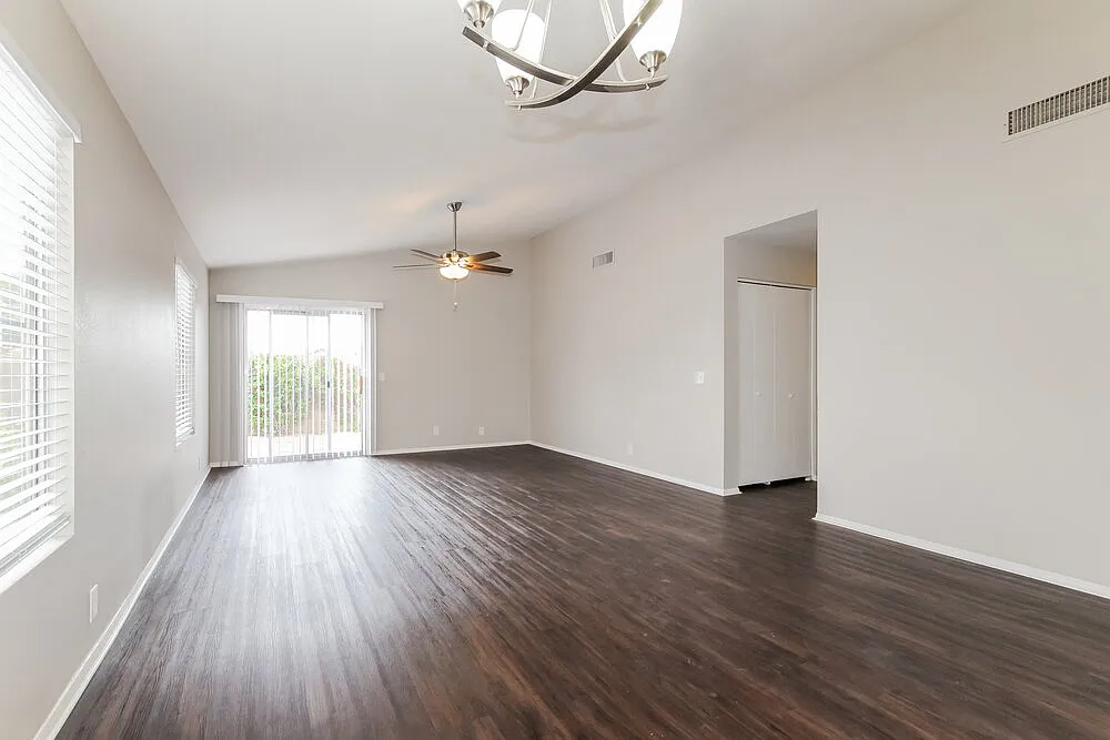 3 bed, 2.0 bath, 1224 sqft, $2,180 — Photo 3