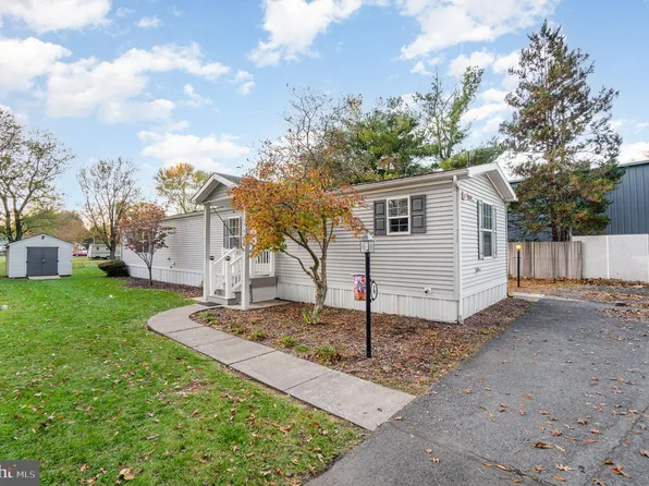 70 Malibu Blvd, Carlisle, PA 17015