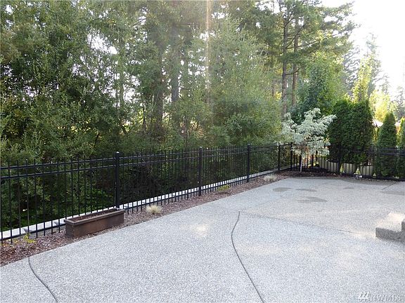 3rd image of 4012 Cameron Dr NE