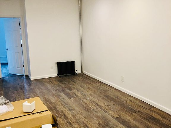 3rd image of 3122 Jerome Ave APT 2