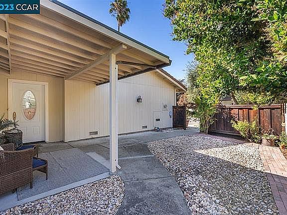 5th image of 614 Abrigo Ct