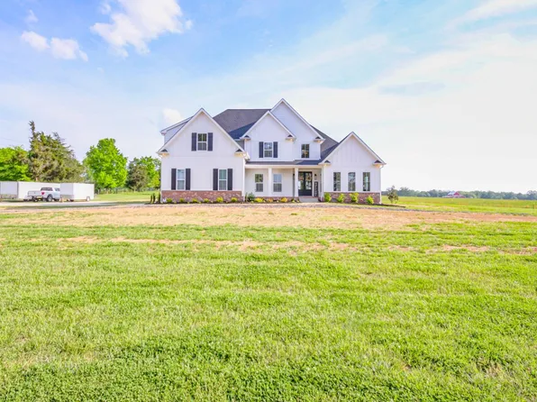 150 E Hawkins Ln, Clarksville, TN 37043