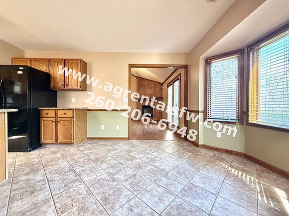 5th image of 823 Woodland Springs Pl