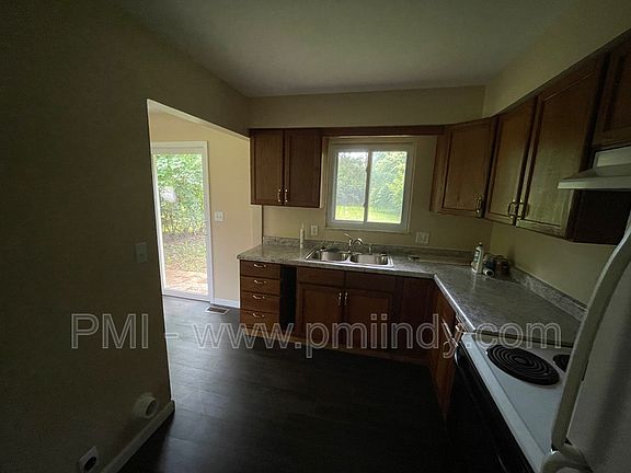 3rd image of 3156 N Catherwood Ave