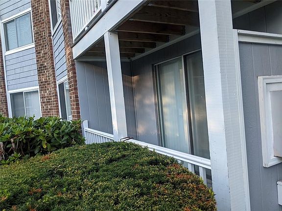 4th image of 494 Putnam Pike APT C3