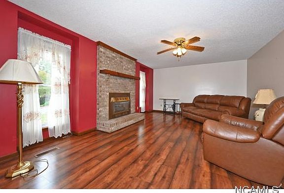 3rd image of 2105 Dialsdale Dr SW