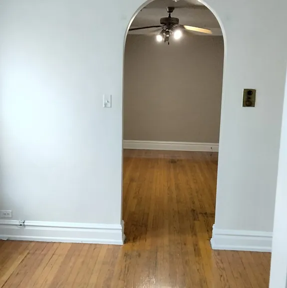 2144 S Harvey Ave #2E — Photo 2