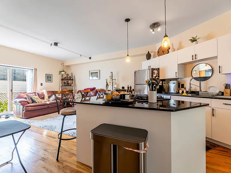 1060 N Hermitage Ave #3 — Photo 8