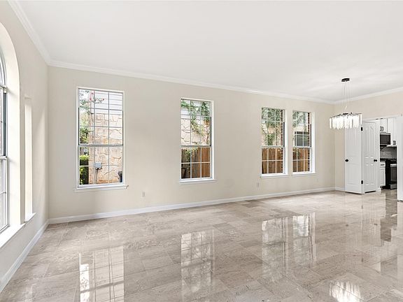 4th image of 13102 Hunters Chase Dr