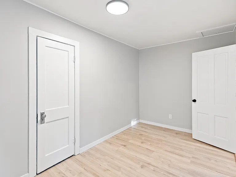 126 Woodward Ave #2 — Photo 8