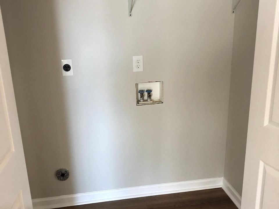 1st image of 154 Oak Creek Cir #B