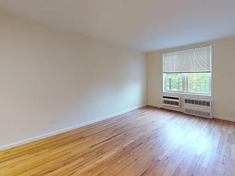 24510 Grand Central Pkwy #4E — Photo 11