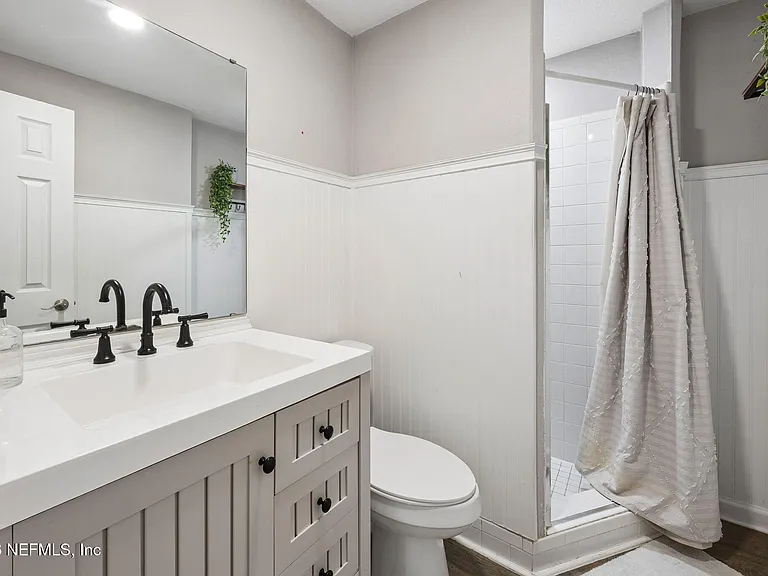2638 Stern Dr N — Photo 15
