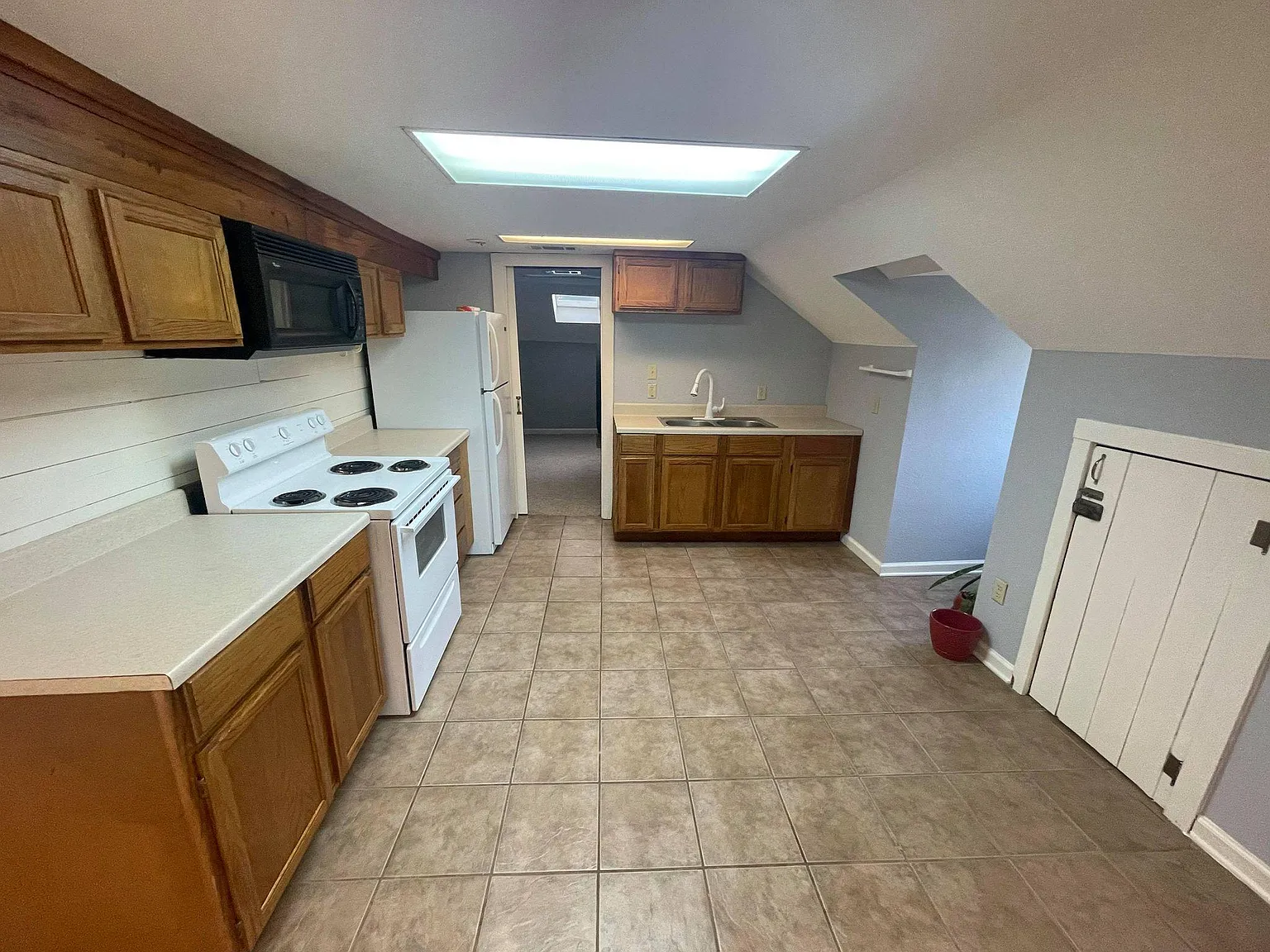 1 bed, 900 sqft, $1,100 — Photo 2