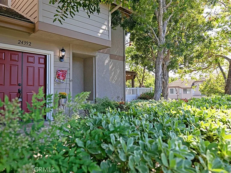 24392 Kingston Ct — Photo 2