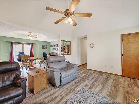 4th image of 206 Meadowmere Ct