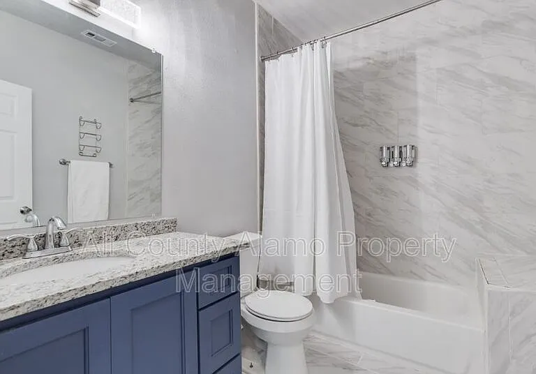 1031 W Gramercy Pl — Photo 12