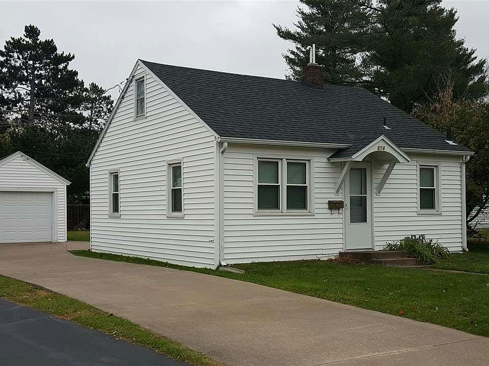1st image of 814 Larch St