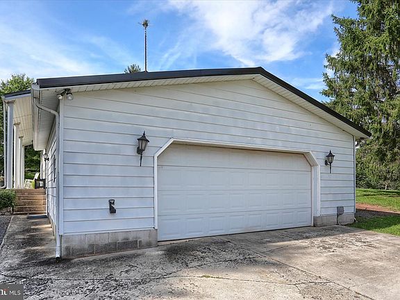 5th image of 46 Blacksnake Rd