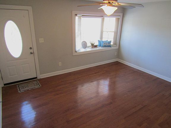 4th image of 131 Regency Point Path