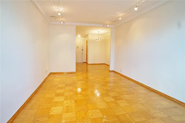 Sold by R New York | media 6