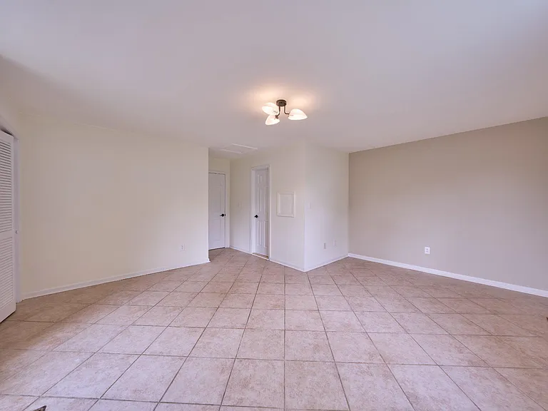 2924 Gracefield Rd — Photo 20