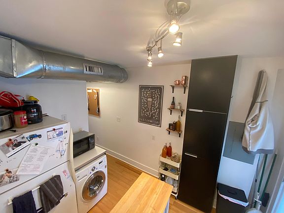 3rd image of 1641 W Cary St #U2