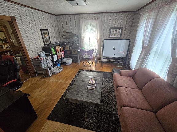 5th image of 156 Stillwater Avenue