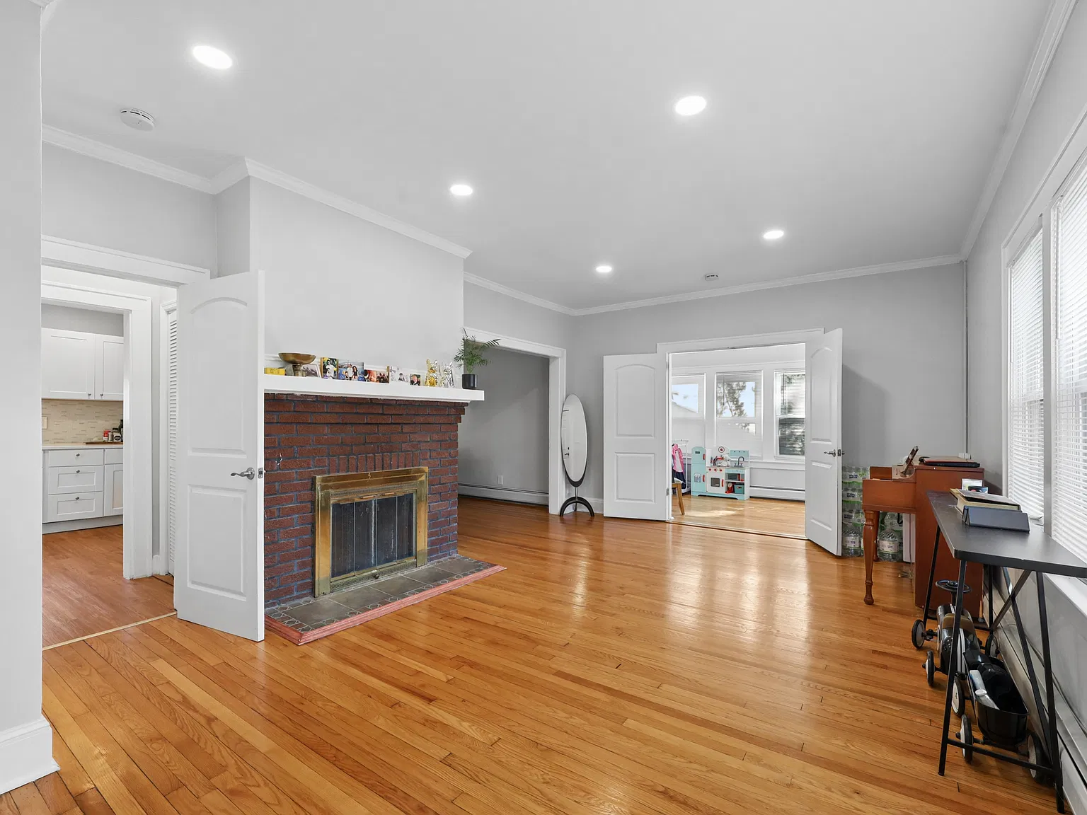4 bed, 2130 sqft, $5,100 — Photo 2