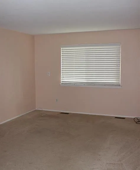 925 N Terrace Ln — Photo 2