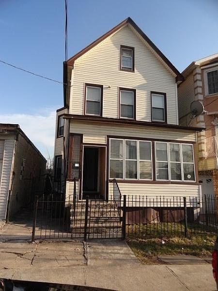 2nd image of 10 Geneva St