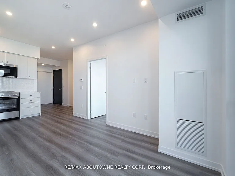 5 Wellington St S #1407 — Photo 7