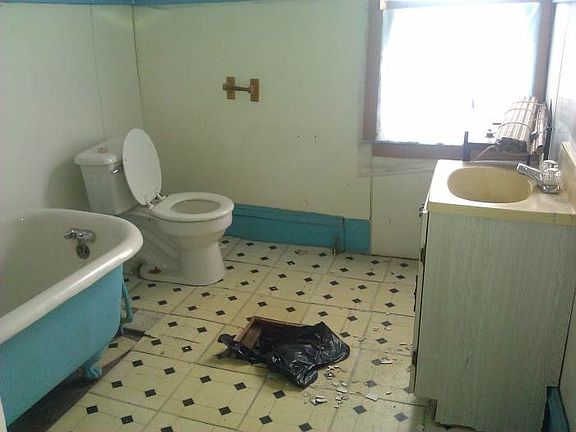 3rd image of 2612 E 28th St