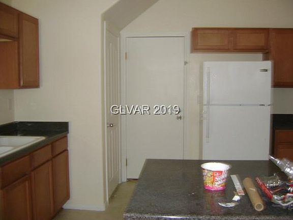 3rd image of 8925 Cambridge Glen Ct