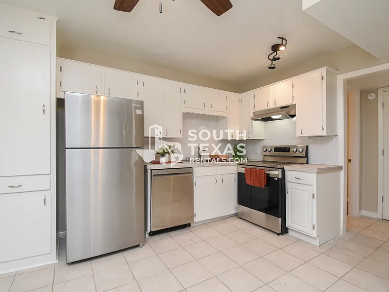 308 Westwood St #A — Photo 3