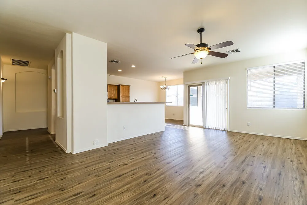 3 bed, 2.0 bath, 1755 sqft, $2,210 — Photo 4