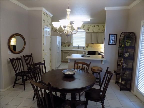 4th image of 16105 Sonoma Dr