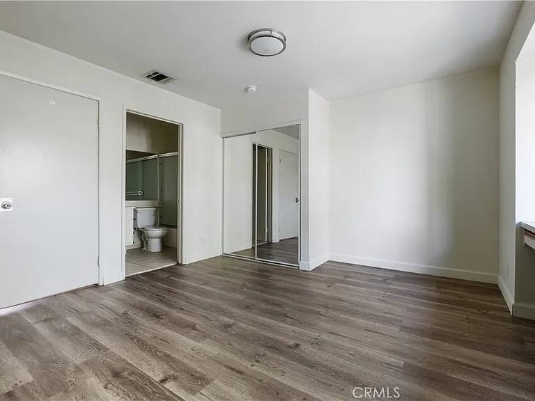 2726 S Menlo Ave — Photo 13