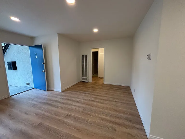 414 N Columbus Ave — Photo 11