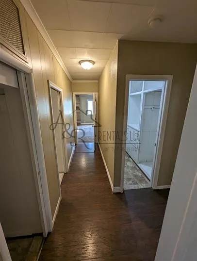 114 W Washington St — Photo 15