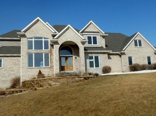 450 Schauer Ln, Rockford, IL 61107