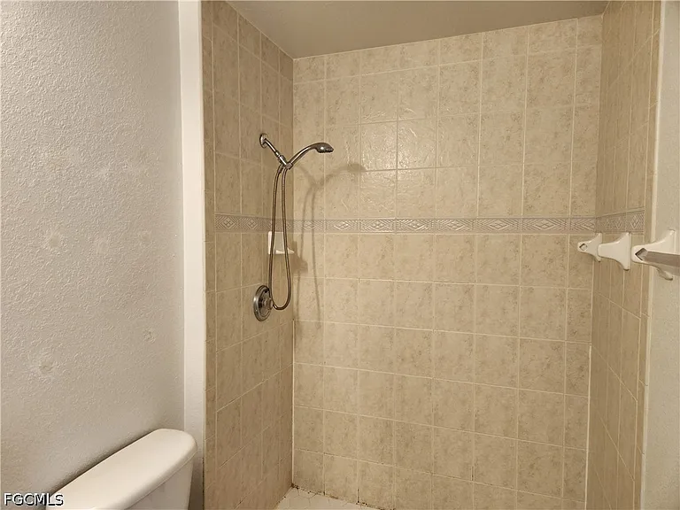 1305 SE 8th Ave — Photo 8