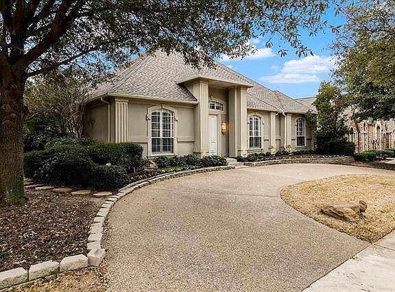 2nd image of 2300 Creekside Cir N