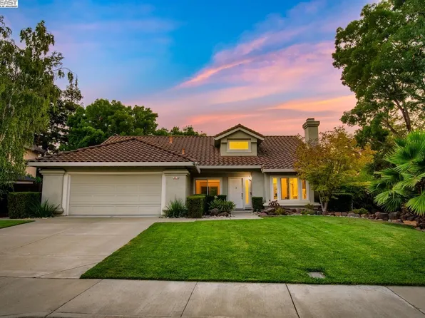 884 Lucerne St, Livermore, CA 94551