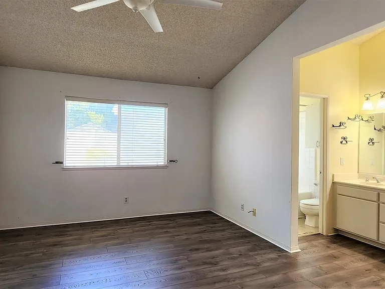 3219 W Avenue J4 — Photo 10