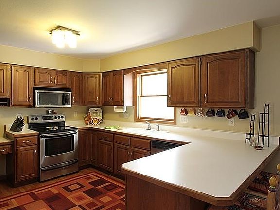 Kitchen with a Breakfast Bar