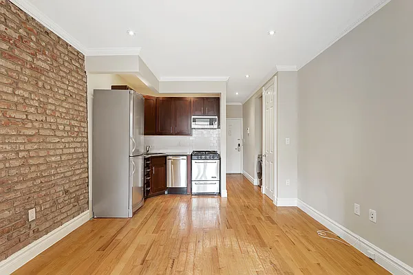 Rented by Cooper & Cooper Real Estate | media 14