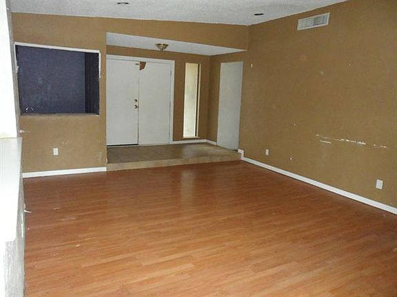 2nd image of 1417 Forestglen Dr