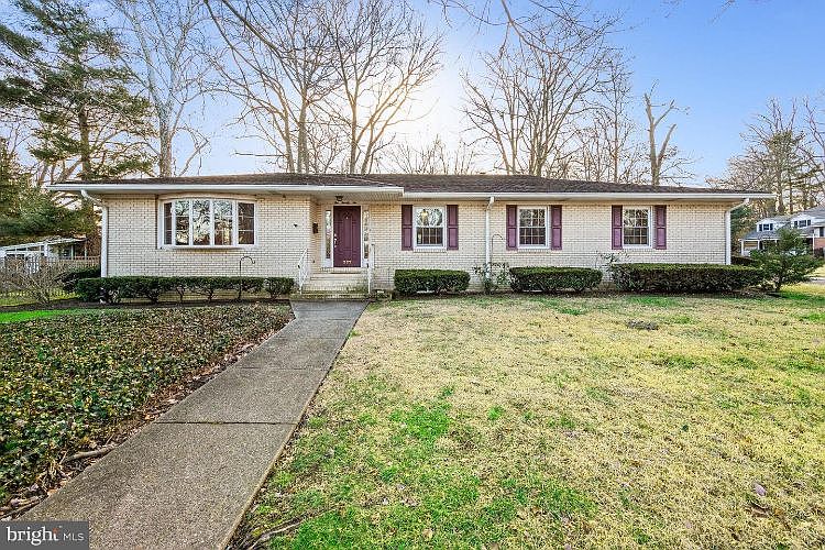 1st image of 222 Hazel Ave