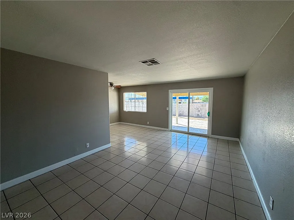 3 bed, 1.0 bath, 1148 sqft, $1,695 — Photo 2